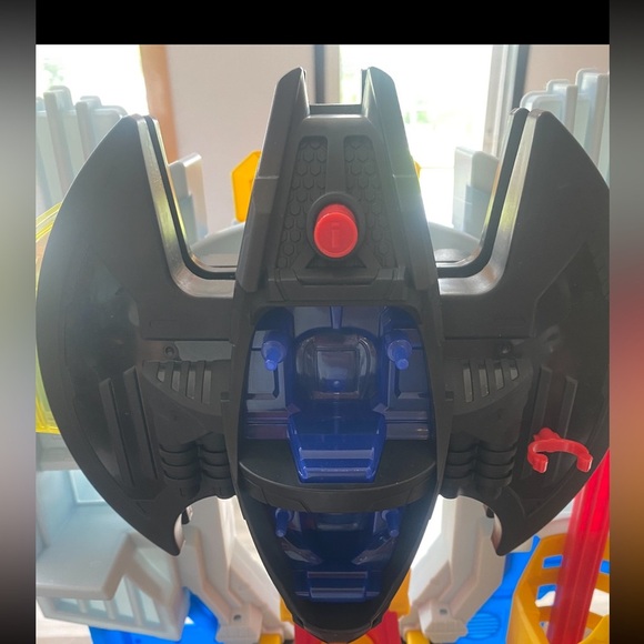 Imaginext DC Super Friends Ultimate Headquarters Playset with Batman Figure - Picture 4 of 4